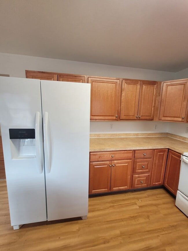 Building Photo - MOVE IN SPECIAL $500 OFF   4BD/2BA Duplex