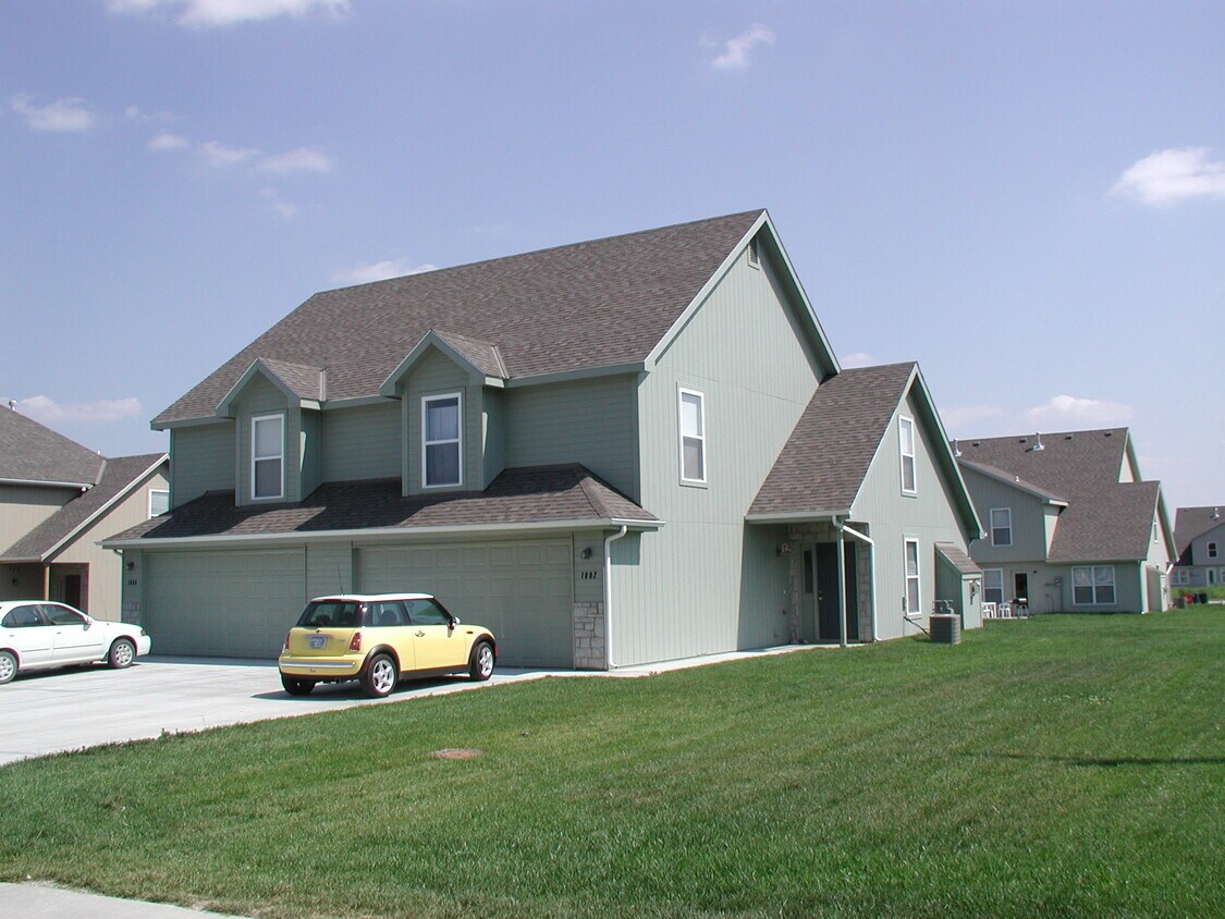 1010 Augusta Ln, Ottawa, KS 66067 Townhome Rentals in Ottawa KS
