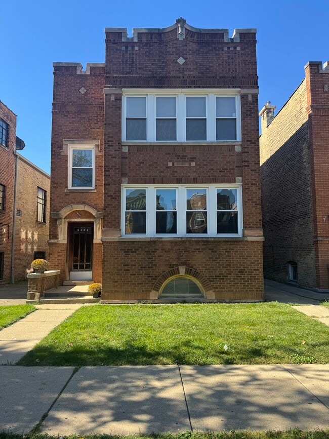 Building Photo - 6208 N Artesian Ave