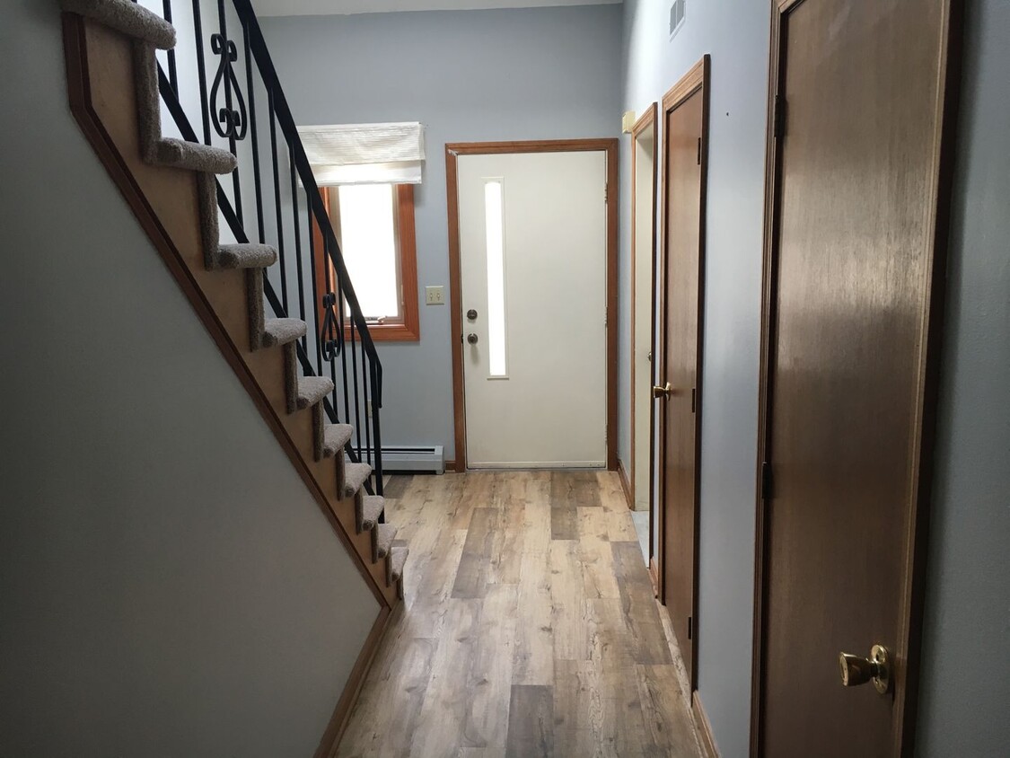 Primary Photo - 2 Bed, 1.5 Bath End-Unit Condo in Dover – ...
