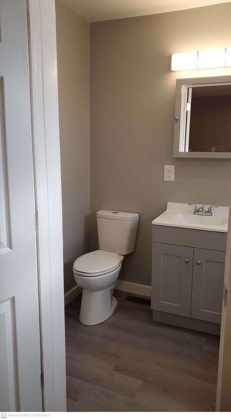 Freshly renovated and ready for move in! ... - Freshly renovated and ready for move in!  ...