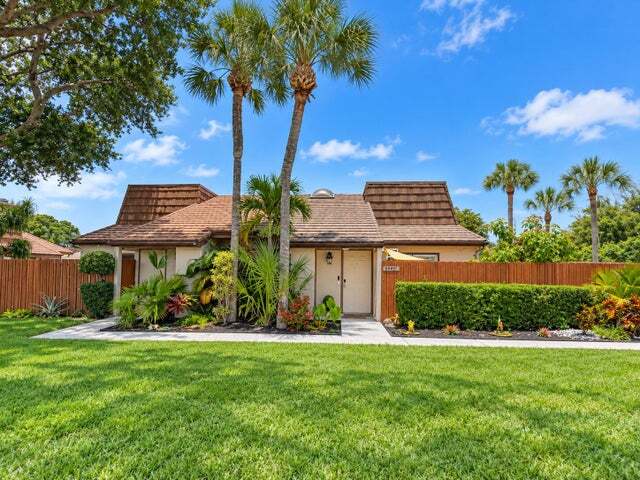 Foto del edificio - 4200 Palm Bay Cir