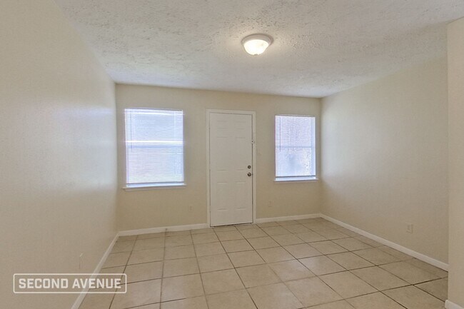 Building Photo - LIMITED TIME: $500 off second month’s rent...