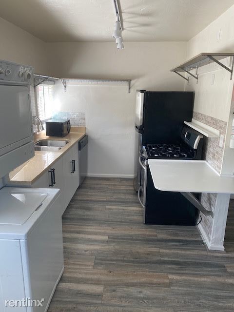 Building Photo - Studio, 1 bath Duplex - 909 56th St #B