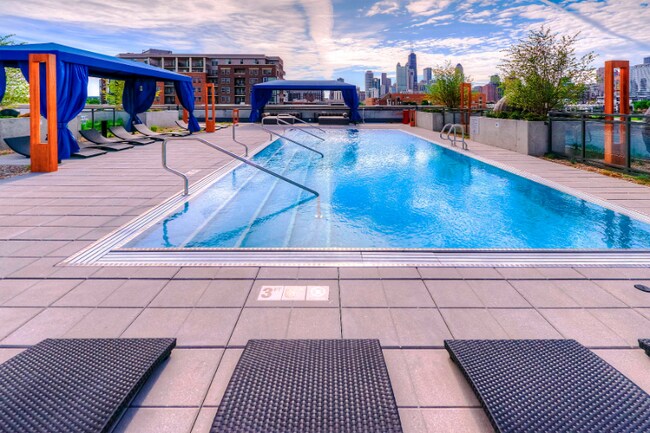 Foto del edificio - 611 W Division St