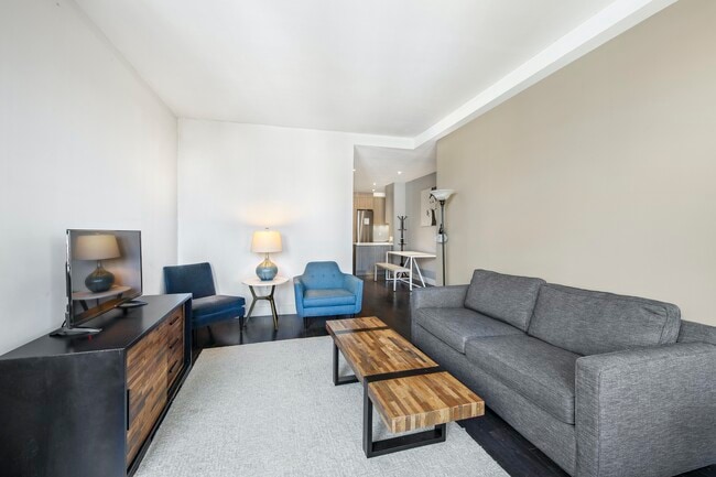 Building Photo - STUNNING, RENOVATED, LG 1 BED W/ BALCONY