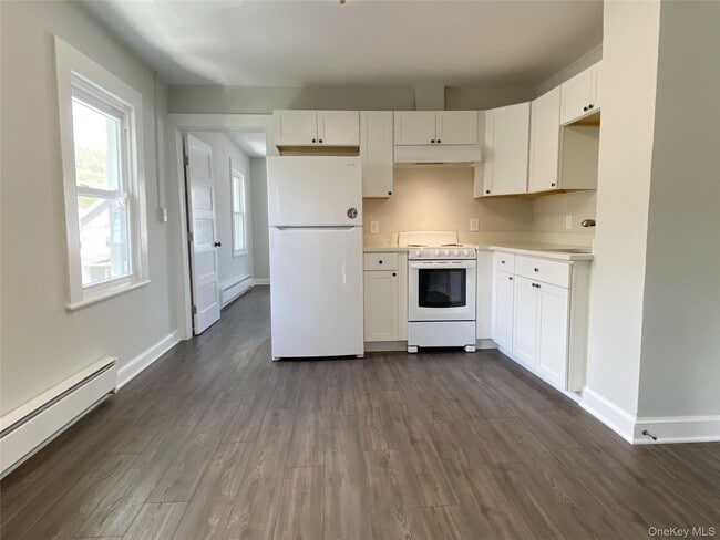 Building Photo - 13 Cozzens Ave