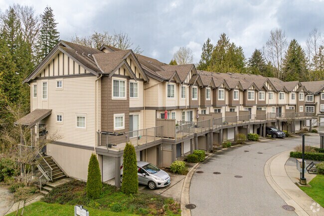 Building Photo - Strathmore Lane