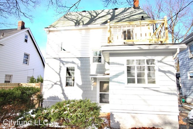 Building Photo - 4 br, 1 bath House - 428 Palm Ave
