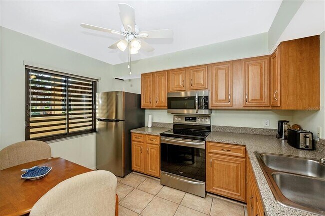 Building Photo - 5219 Lake Village Dr