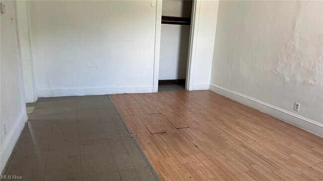 Building Photo - 567 S 4th St