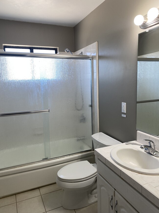 Building Photo - 510 Perry St