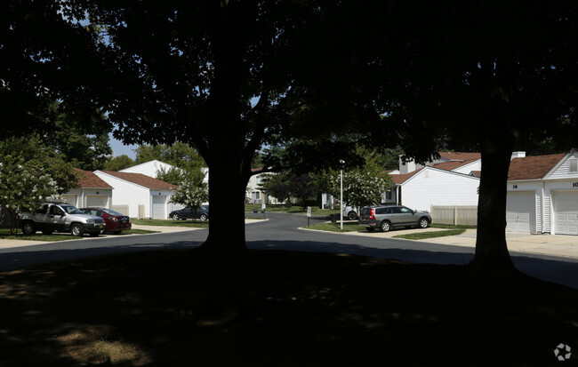 Building Photo - Arbors at Raintree