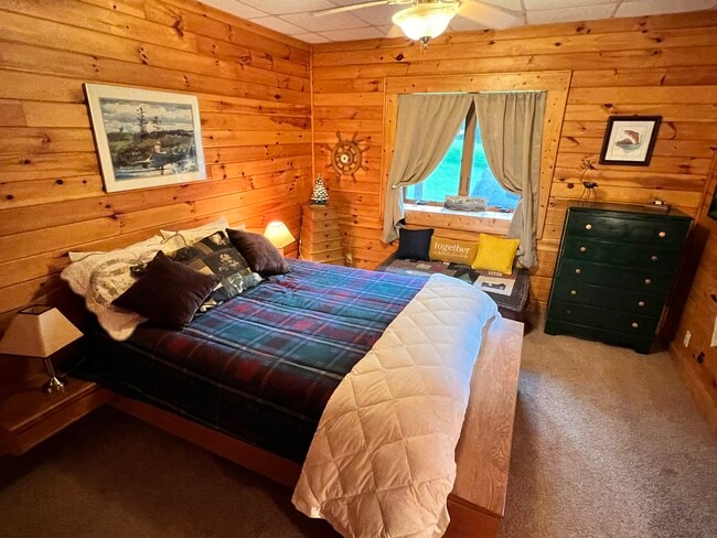 UNFURNISHED! Can be 2 bdrm or 1 bdrm & bonus rm! - 971 Riverwind Rd