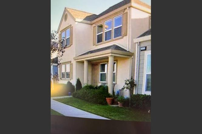 Primary Photo - 2527 N Village Dr