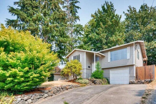 Building Photo - Gorgeous 3 Bedroom Home near Ruston Way!