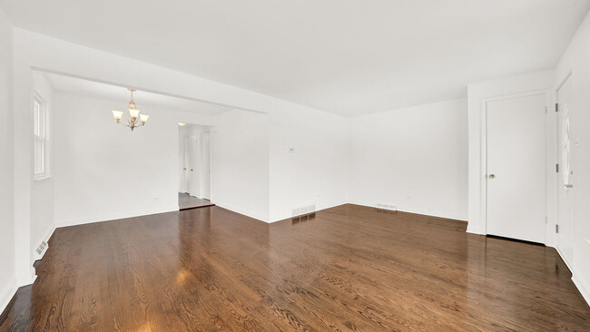 Building Photo - 3704 W 57th St