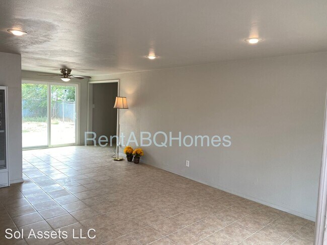 Foto del edificio - 3 br, 1 bath House - 11320 Hannett Ave. NE