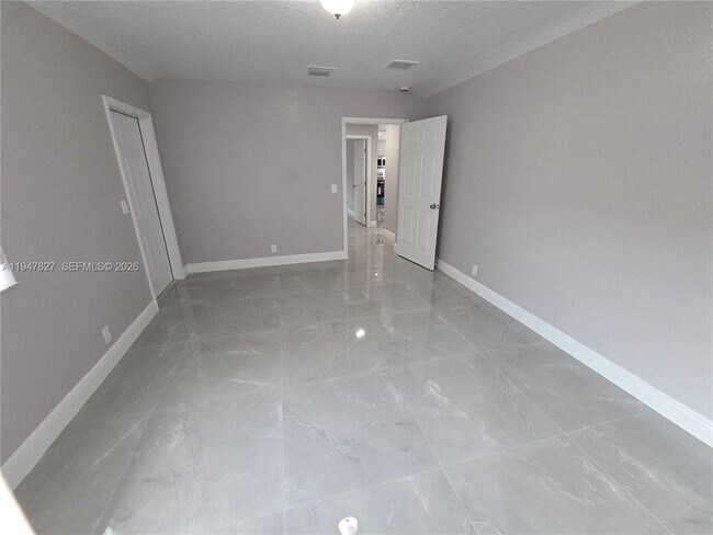 Foto del edificio - 4360 NW 13th Ct