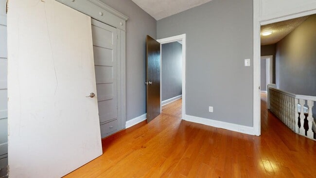 Building Photo - DONT MISS THIS 3-BEDROOM FRANKFORD HOME, Q...