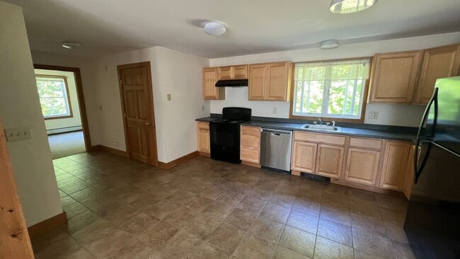 Building Photo - University Student Rental available for th...