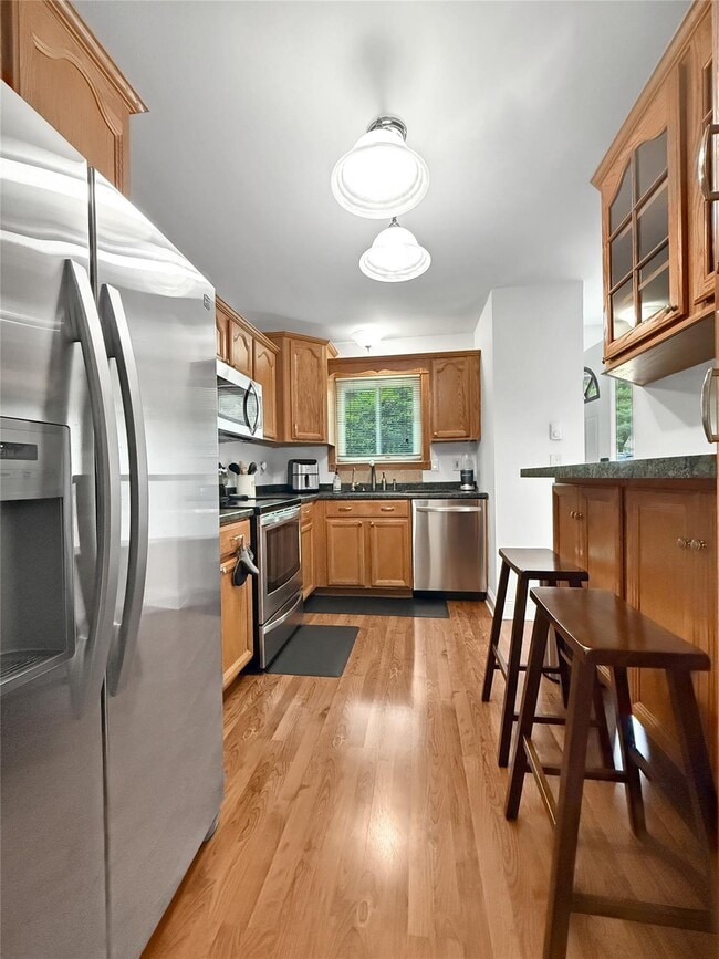 Building Photo - 1806 Village Dr