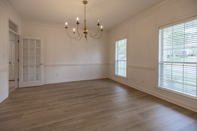Building Photo - 212 North Cir