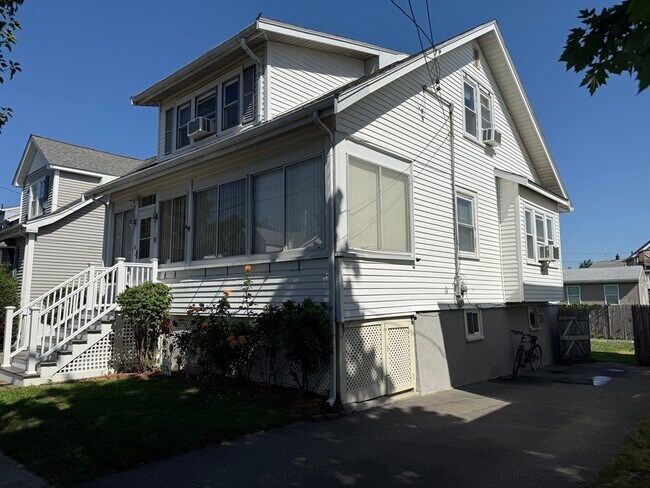 Foto del edificio - 118 Colby Rd