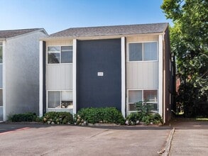 Building Photo - 105 W 8th Ave