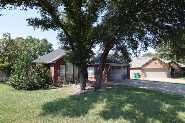 Foto del edificio - 3113 Red Oak Dr