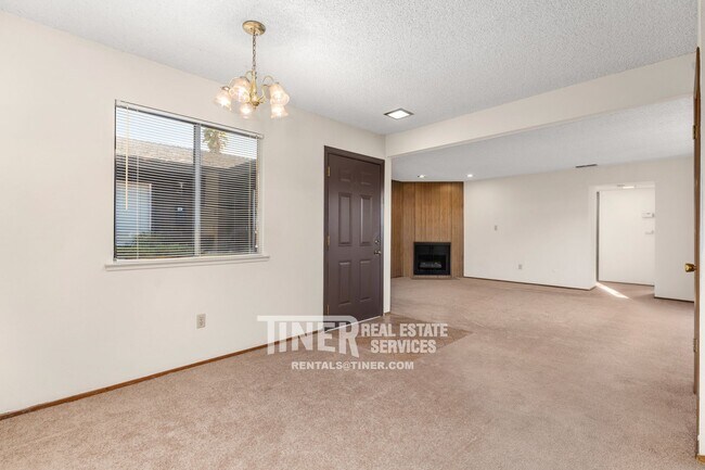Building Photo - Spacious Duplex in Fair Oaks