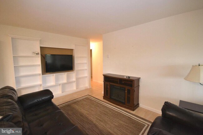Foto del edificio - 11007 Pleasant Walk Rd