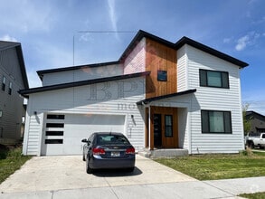 Building Photo - 1093 Abigail Ln