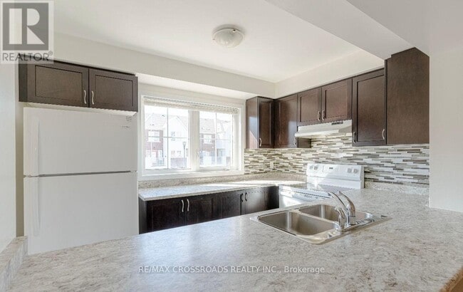 Building Photo - 1060 Clipper Ln