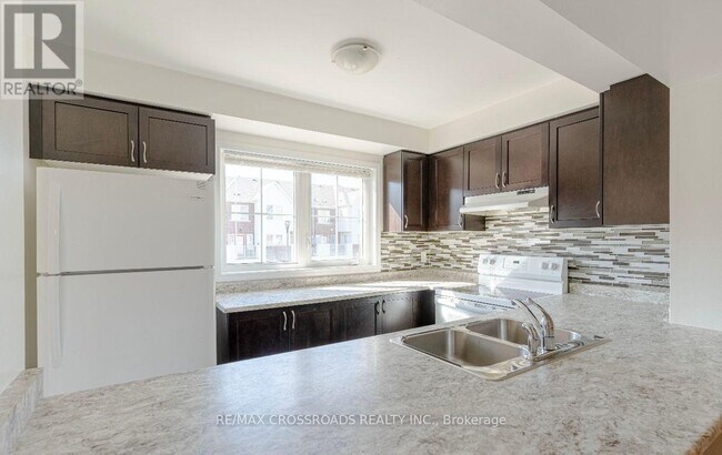 Photo du bâtiment - 1060 Clipper Ln