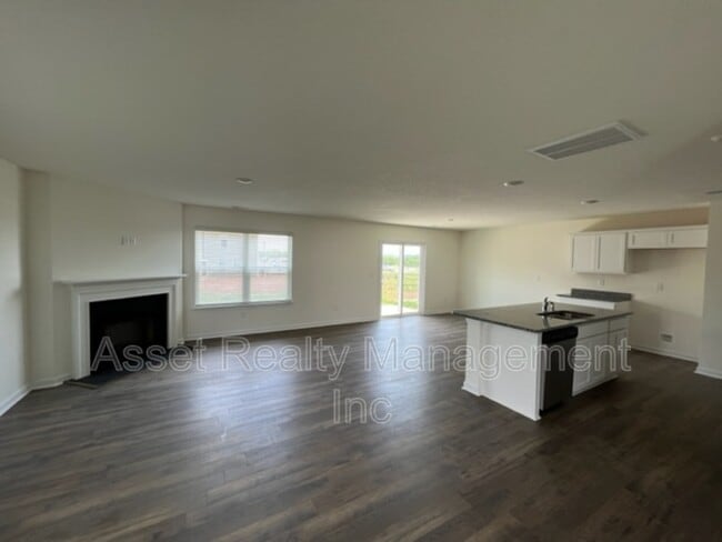 Building Photo - 228 Belle court