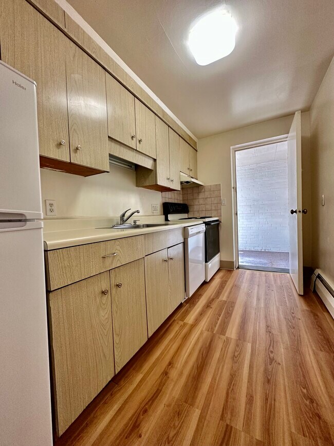 Building Photo - 246 Allston St