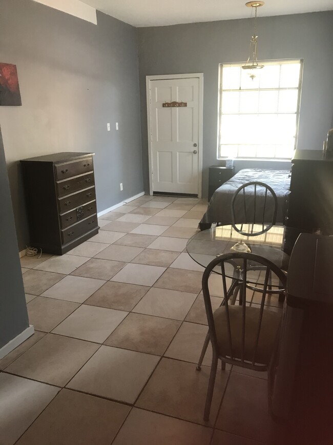 Foto del edificio - 6730 Old Dixie Hwy, Apt #2