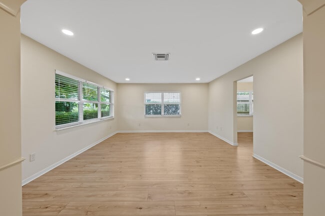 Building Photo - 129 Alhambra Pl