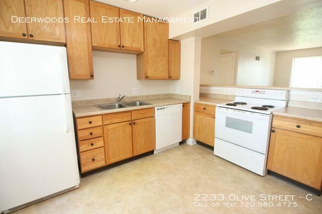 Building Photo - 2233 Olive St