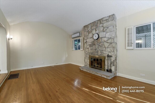 Building Photo - 8523 Alcott St