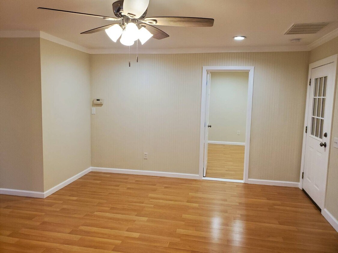 Foto principal - 510 Hickory Point Rd