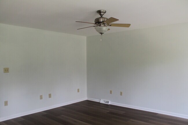 Sala de estar - 553 Gordon Rd