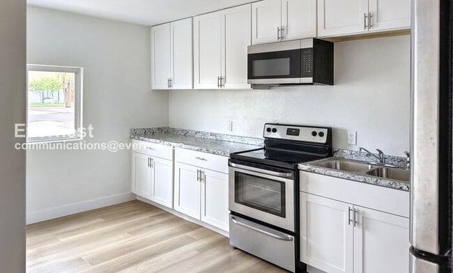 Building Photo - 2317 W Adams St