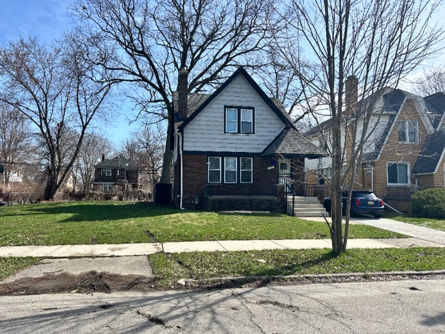 Building Photo - 3960 3 Mile Dr