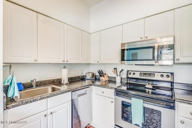 Building Photo - 410 Old Spanish Trail