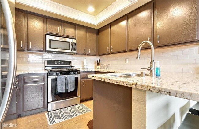 Foto del edificio - 3 br, 2.5 bath Condo - 939 W 19th St Unit A1