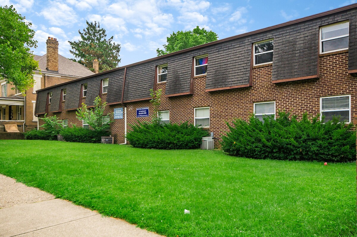 Primary Photo - 65 E 18th Ave
