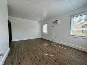 Building Photo - 1739 Moffett St
