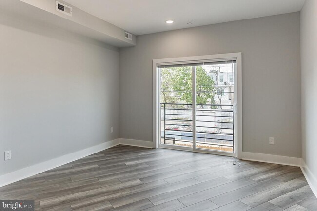 Building Photo - 2208 Ridge Ave